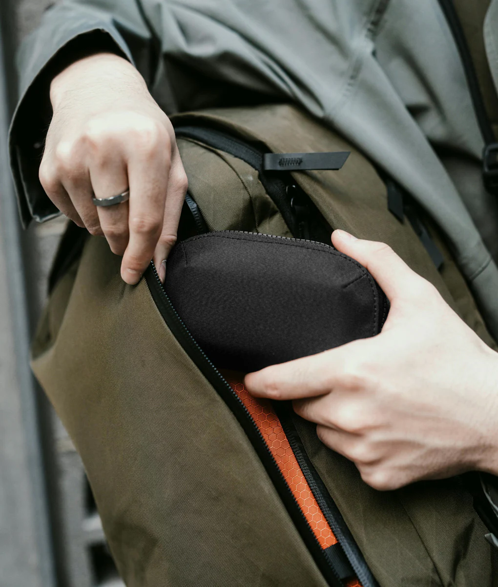 HUB Zip Pocket - Image 12