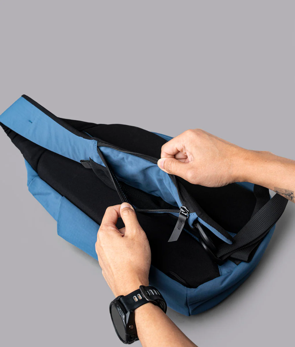 Metro Crossbody –  Right Shoulder - Image 35