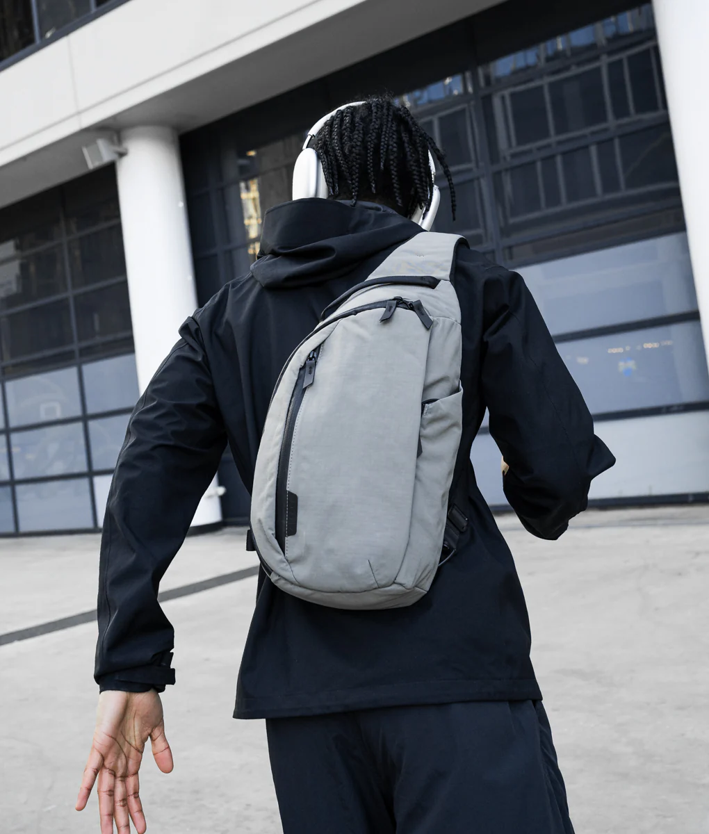 Metro Crossbody –  Right Shoulder - Image 64